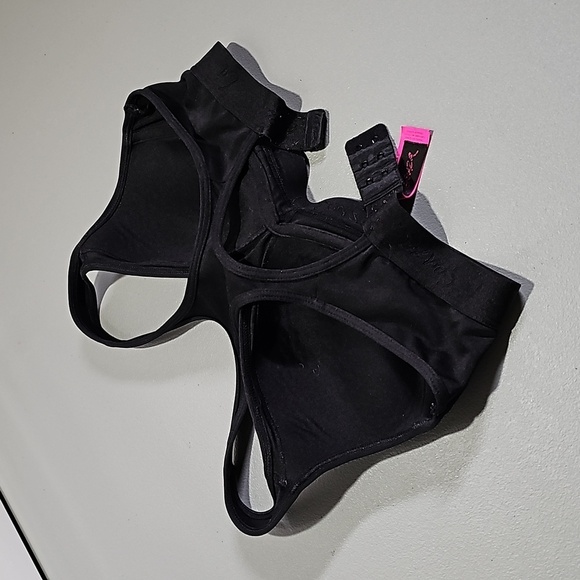 La Senza small black sports bra - Picture 3 of 7